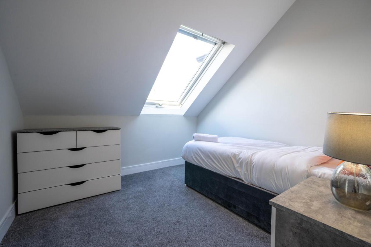 Three Bed Apartment Sleeps 5 In Botanic Belfast Buitenkant foto