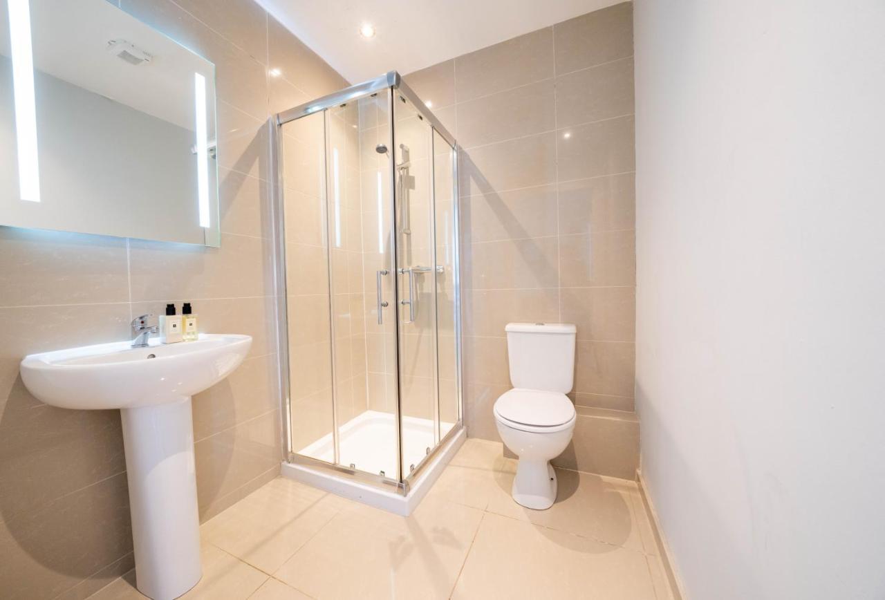 Three Bed Apartment Sleeps 5 In Botanic Belfast Buitenkant foto